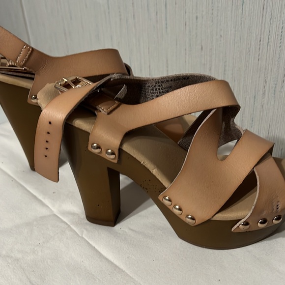 high heels brand justFab, beige, size 6, Hardly worn. Cleaning out closet. - Picture 2 of 6